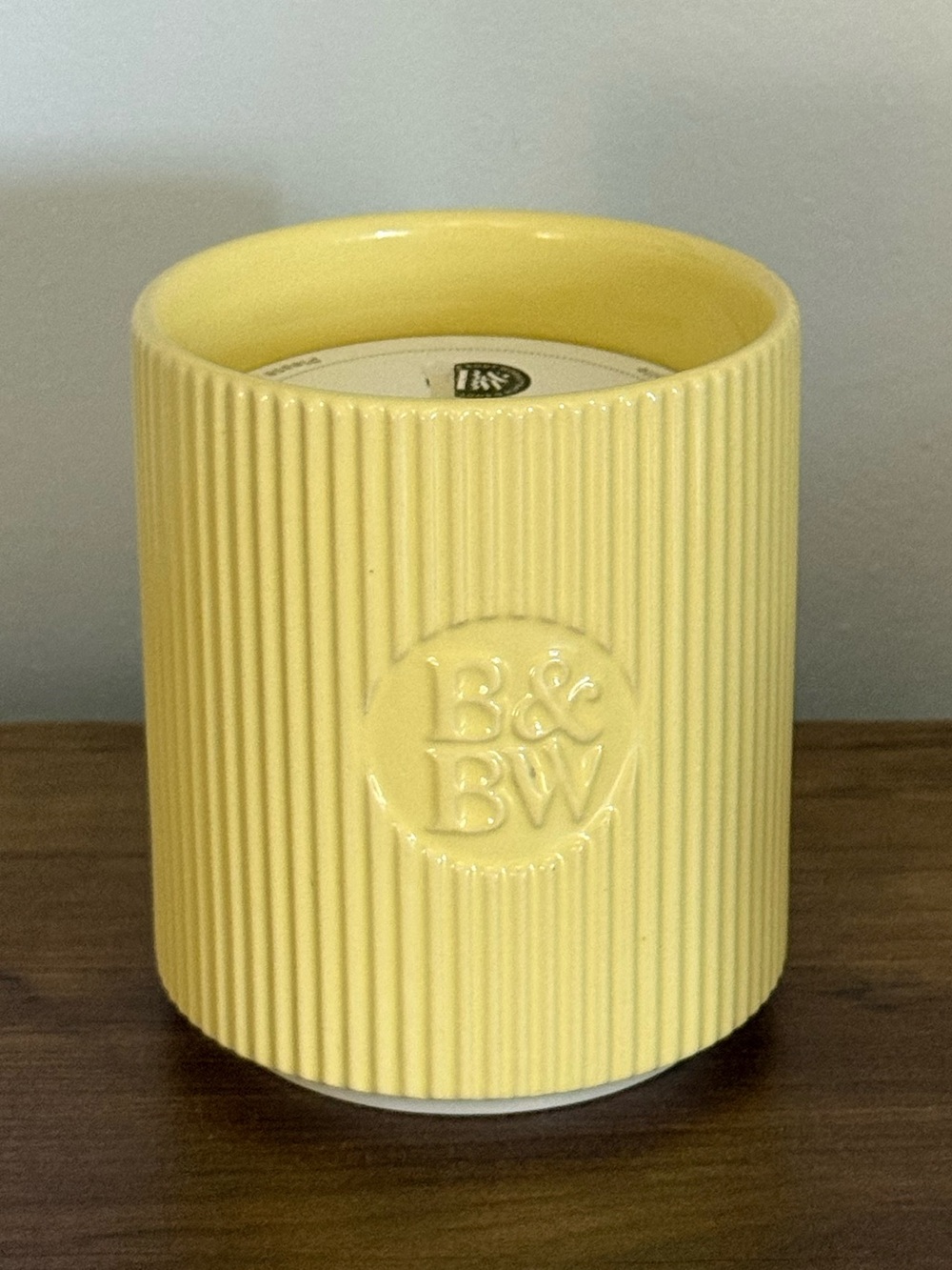 DISCONTINUED-Bath & Body Works Cozy Amber & Vanilla Ceramic Single Wick Candle